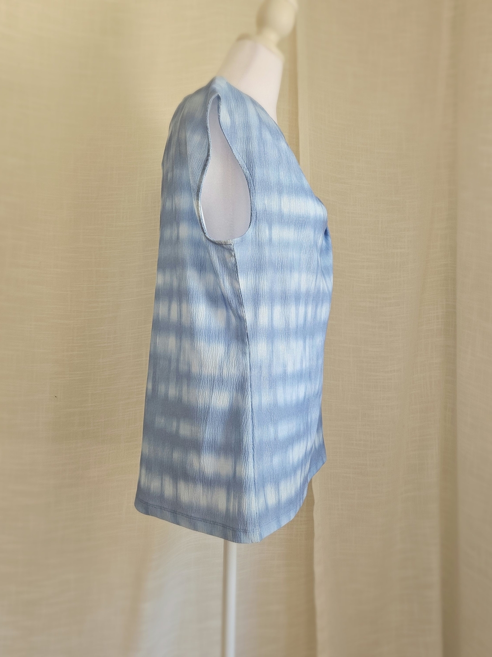 NWT Calvin Klein Rebecca Textured Knit Drape Neck Top Size L Tie Dye Blue White - Picture 6 of 14